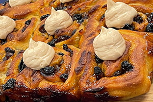 Mince-pies-in-a-bun-format