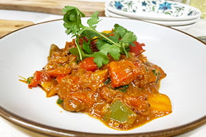 Jalfrezi-curry-sauce-with-garnish